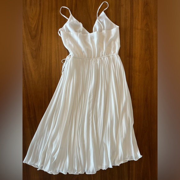 Ali and jay pleated midi dress - Picture 2 of 5